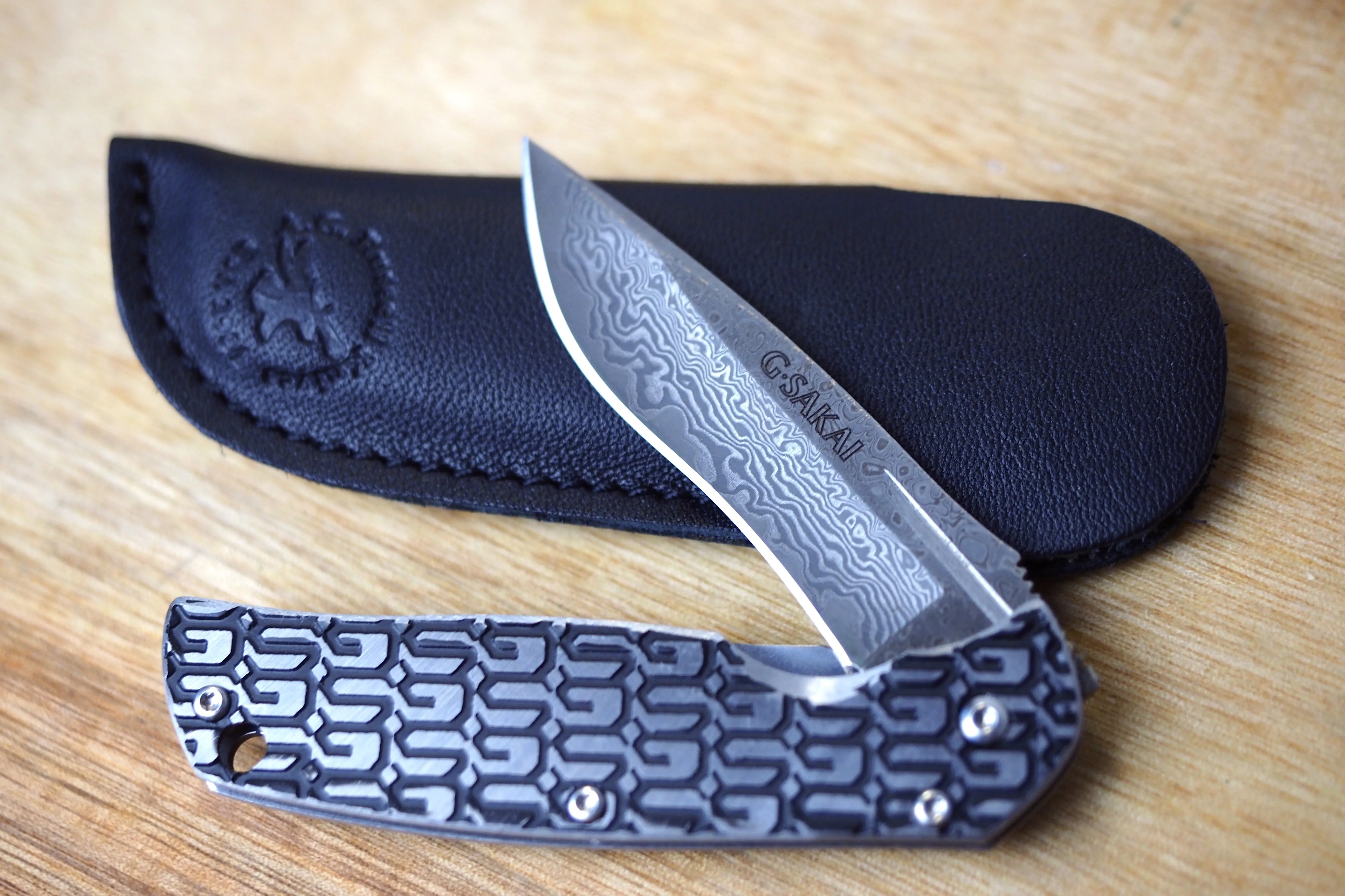 Folding Knife - Gentleman Knife Black GS Pattern Damascus VG10 Steel with Stainless Handle (Leather sheath included)